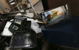 废弃电子产品回收厂 聚焦通讯器材的环境挑战与循环机遇